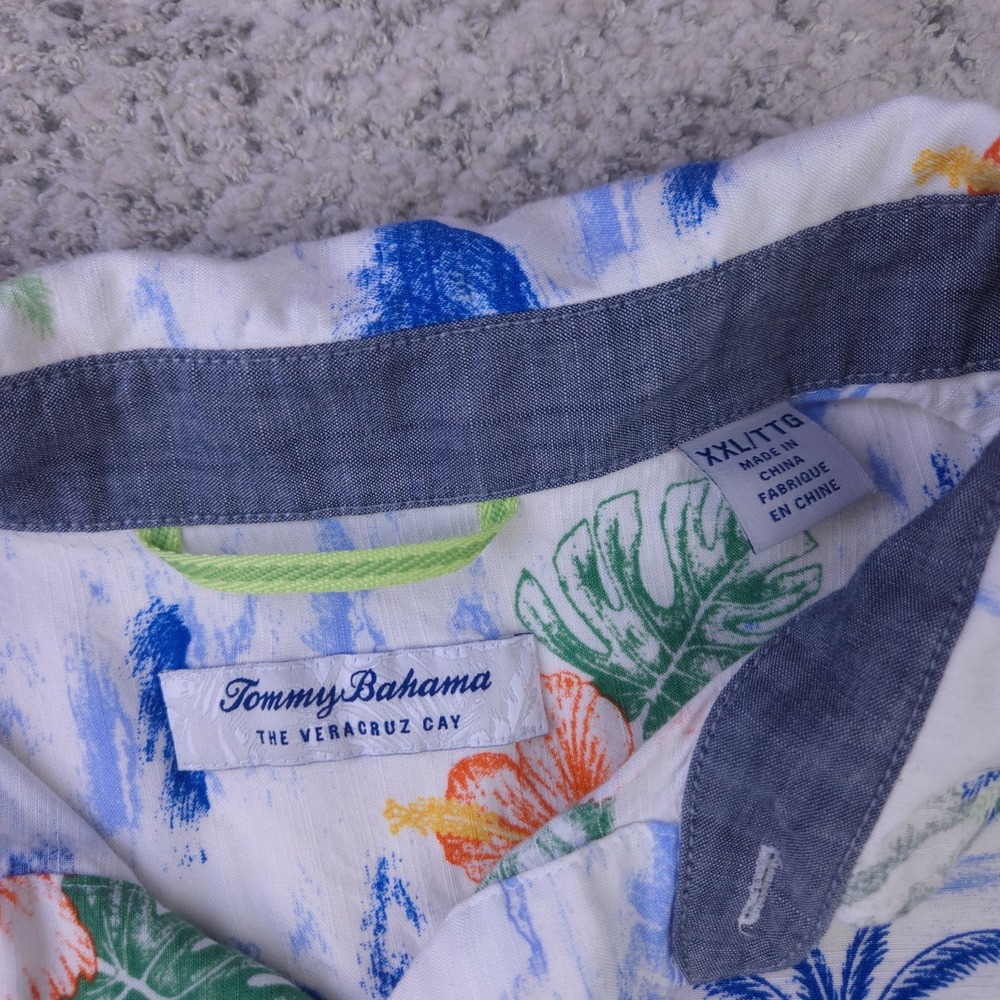 Tommy Bahama Shirt Mens XXL Hawaiian Veracruz Cay Viscose White Polynesian GUC - Picture 4 of 7